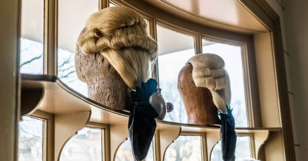wigs worn by the founding fathers